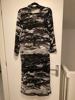Zara maxi midi jurk zwart wit knoopjes m 38 zgan, Kleding | Dames, Zara, Ophalen of Verzenden, Onder de knie, Zo goed als nieuw