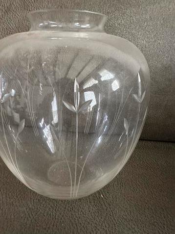 Glazen Vaas met Gravering beschikbaar voor biedingen
