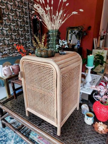Vintage Look Webbing Kastje beschikbaar voor biedingen