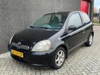 TOYOTA YARIS 1.0 16V VVTI 3DR ZWART INRUILKOOPJE!, Auto's, Toyota, Voorwielaandrijving, Stof, Zwart, 400 kg
