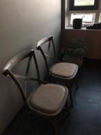 Twee nieuwe houten stoelen, Ophalen, Zo goed als nieuw, Bruin, Twee