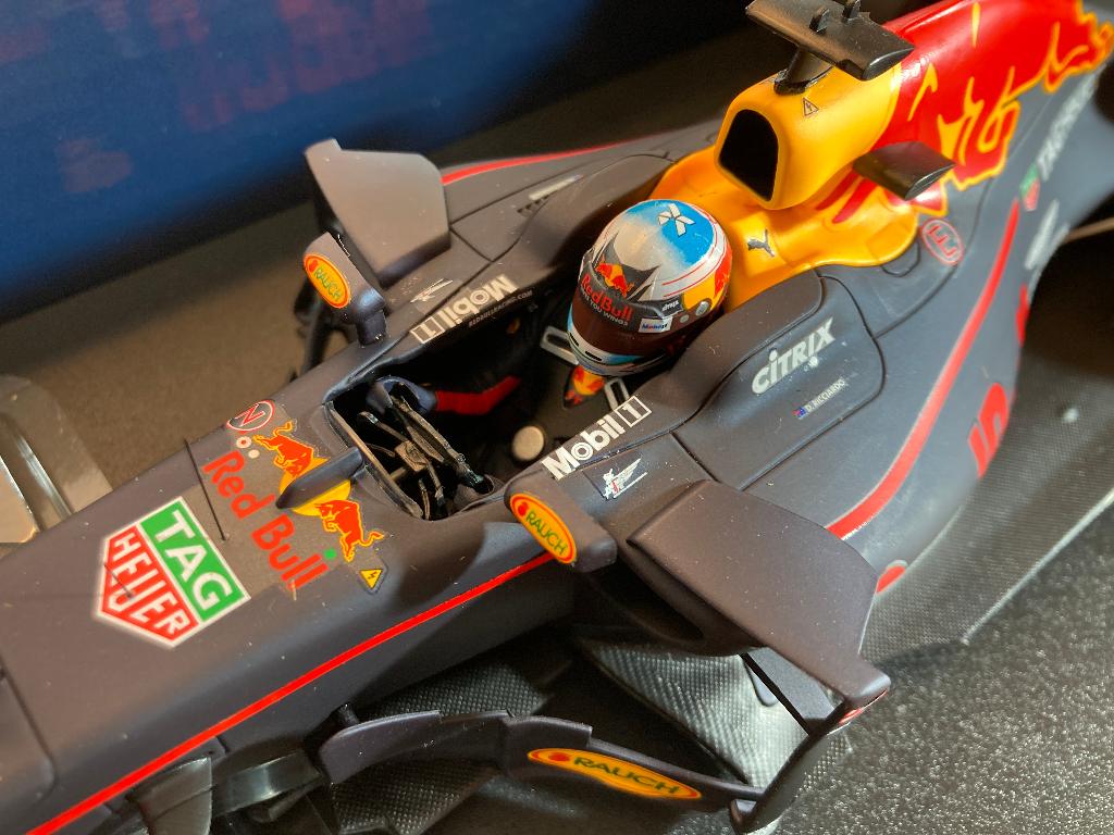 ✅ Daniël Ricciardo 1:18 Red Bull Racing RB13 2017 110170003, Verzamelen, Automerken, Motoren en Formule 1, Ophalen of Verzenden