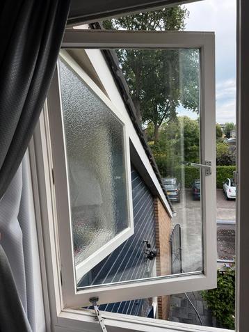 Houten wit raam kozijn dubbelglas beschikbaar voor biedingen