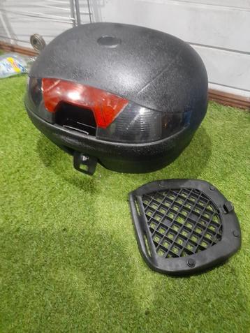 Scooter topkoffer dubbel helm beschikbaar voor biedingen