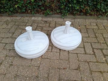 2 stuks parasolvoet.  beschikbaar voor biedingen