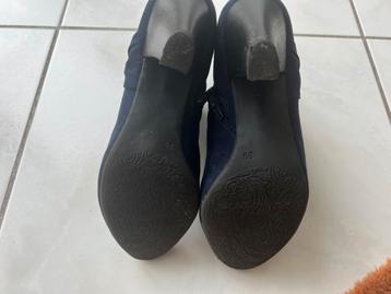 Enkellaarsjes suede blauw maat 39 beschikbaar voor biedingen