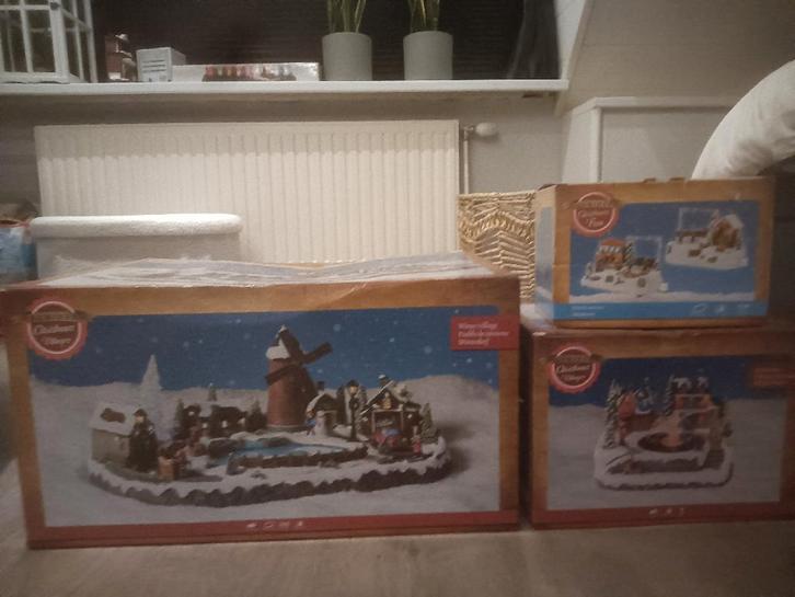3x Lumineo kerstdorp ijsbaan, dorp fontein, schaatsen, Diversen, Kerst, Zo goed als nieuw, Ophalen of Verzenden