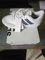 ADIDAS SNEAKERS MAAT 44 NIEUW IN DOOS, Wit, Nieuw, Ophalen of Verzenden, Sneakers of Gympen