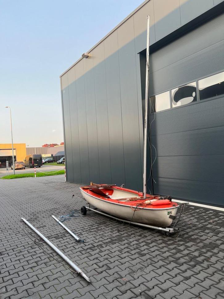 Leuke zeilboot open compleet MOET WEG, Watersport en Boten, Open zeilboten, Zo goed als nieuw, Overige typen, 3 tot 6 meter, Polyester