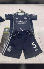 Nieuwste Real Madrid tenue, Maat XS of kleiner, Ophalen of Verzenden, Nieuw, Set