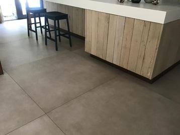 Betontegels 120 x 120 (Restpartij) beschikbaar voor biedingen