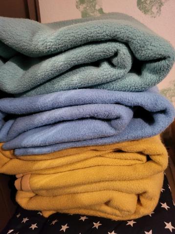 Dekens of plaids.                       4 X aanwezig.  beschikbaar voor biedingen