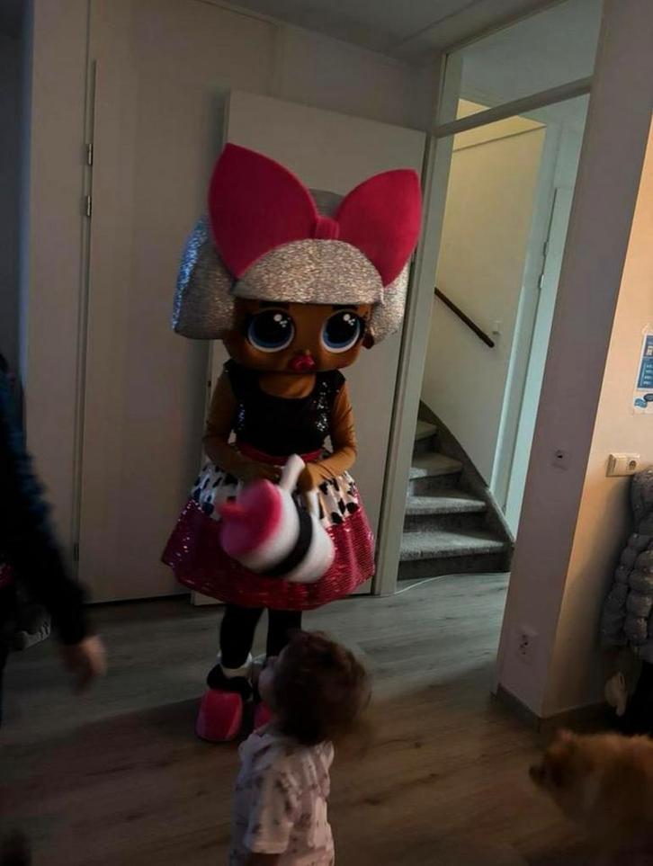 Lol of elmoMascotte huren voor kinderfeestjes en evenementen, Hobby en Vrije tijd, Feestartikelen, Nieuw, Ophalen of Verzenden