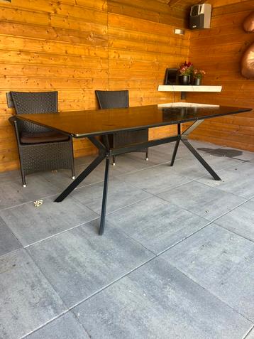 Gratis af te halen eettafel