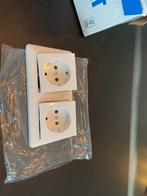 3x Gira Dubbel Afdekraam + Centraalplaat - Gebruikt, Doe-het-zelf en Verbouw, Elektra en Kabels, Ophalen of Verzenden, Gebruikt