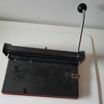 Perforator 25 gaatjes / pins in prima staat, Ophalen of Verzenden, Gebruikt