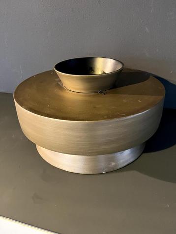 diverse vazen en schalen van Dome Deco beschikbaar voor biedingen