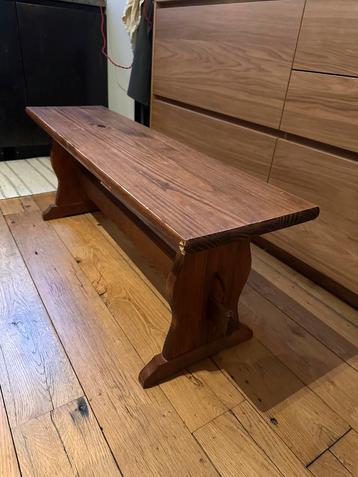 Wood bench beschikbaar voor biedingen