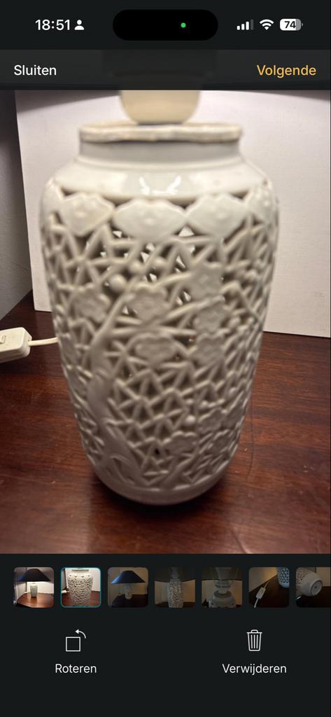 Mooie witte keramieken lamp, Huis en Inrichting, Woonaccessoires | Vazen, Zo goed als nieuw, Wit, 50 tot 75 cm, Aardewerk of Porselein