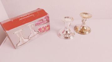 Kandelaars, vijf verzilverde kaarsenstandaards beschikbaar voor biedingen