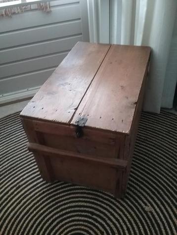 ANTIEKE HOUTEN KIST...( VOOR OORLOGS ).. beschikbaar voor biedingen