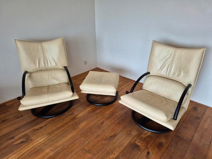 Twee Rolf Benz Torino fauteuils met hocker, beige/creme leer, Huis en Inrichting, Fauteuils, Zo goed als nieuw, Leer, Metaal, 75 tot 100 cm