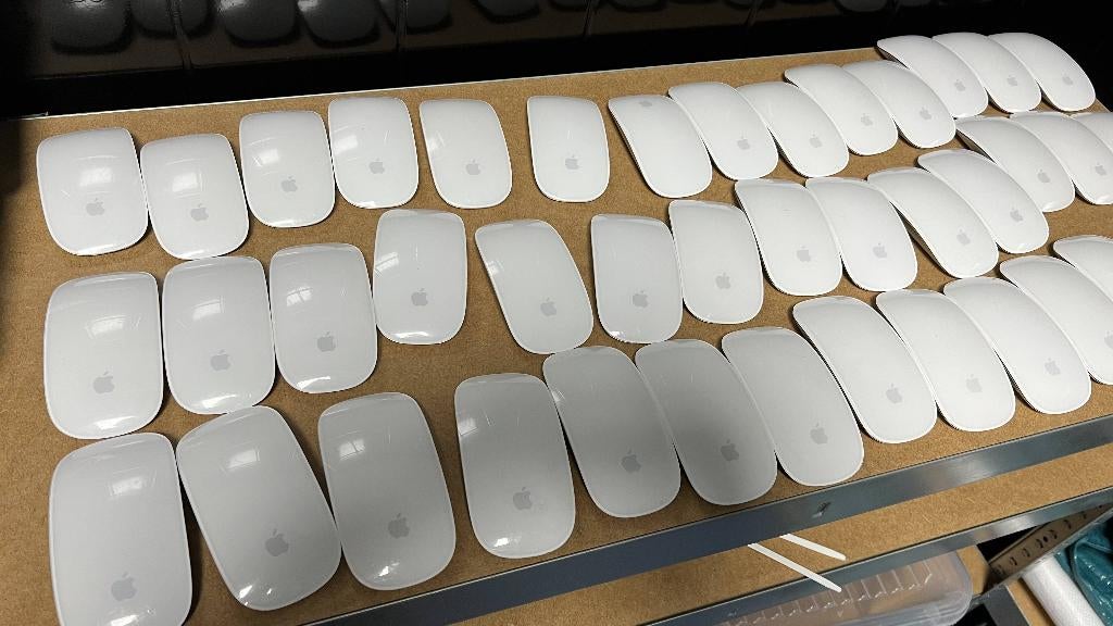 Apple Magic Mouse 1 - Bluetooth - refurbished - A1296 (50x), Muis, Rechtshandig, Refurbished, Ophalen of Verzenden