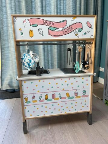 Keukentje en ijsjeswinkel in één, ikea duktig beschikbaar voor biedingen