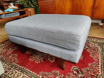 Grijze poef 85 x 57 x 43 cm beschikbaar voor biedingen