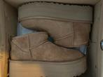 UGG classic mini Platform maat 9/40, UGG, Beige, Snowboots, Ophalen of Verzenden