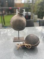 Oude waterkruikjes 1 op standaard en een liggend, Huis en Inrichting, Ophalen, Zo goed als nieuw