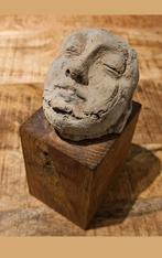 Charlotte Koster
Sculptuur van lokale zee klei, Antiek en Kunst, Kunst | Beelden en Houtsnijwerken, Ophalen of Verzenden