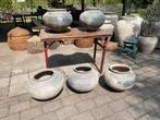Grote oude tuimelpot / kruik op ijzeren ring, Huis en Inrichting, Woonaccessoires | Vazen, Ophalen, Overige materialen, Gebruikt