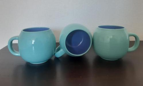 3 kleurrijke kopjes lichtblauw paars design bolvorm mok, Huis en Inrichting, Keuken | Servies, Zo goed als nieuw, Kop(pen) en/of Schotel(s)