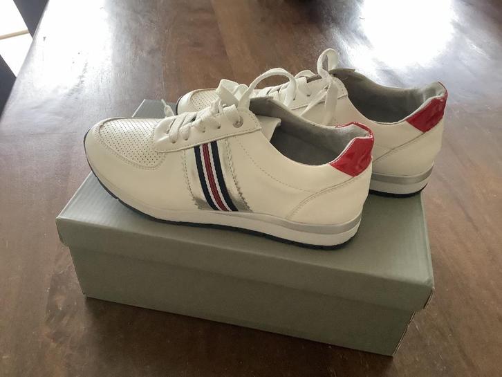 Super leuke sneakers maat 37 NIEUW!, Kleding | Dames, Schoenen, Nieuw, Sneakers of Gympen, Wit, Ophalen of Verzenden