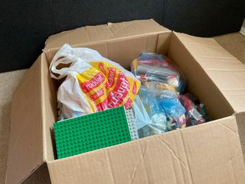 Grote partij lego divers en gesorteerd. beschikbaar voor biedingen