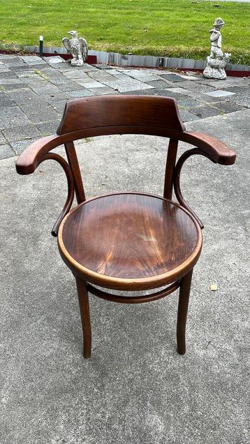 Thonet stoel zeer mooi beschikbaar voor biedingen