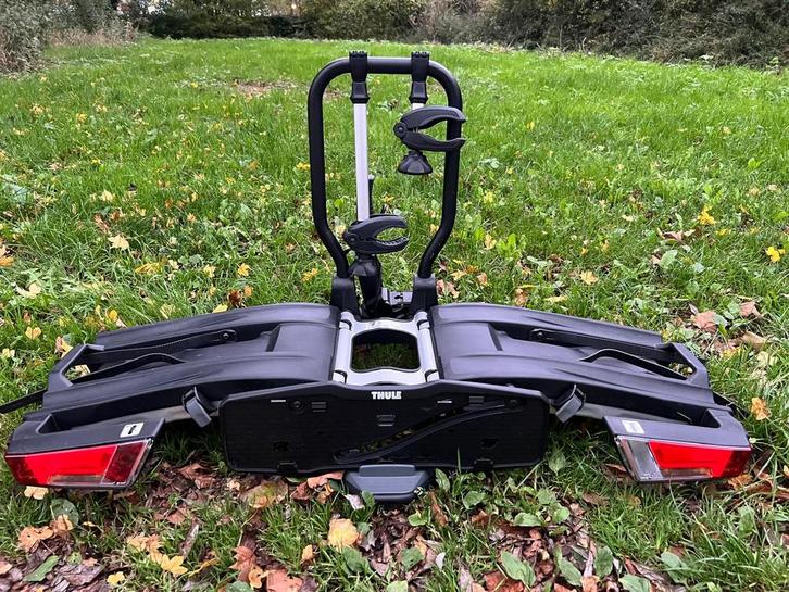 ALS NIEUW fietsendrager Thule Easyfold 933 xt2, Auto diversen, Fietsendragers, Zo goed als nieuw, Trekhaakdrager, 2 fietsen, Brede banden