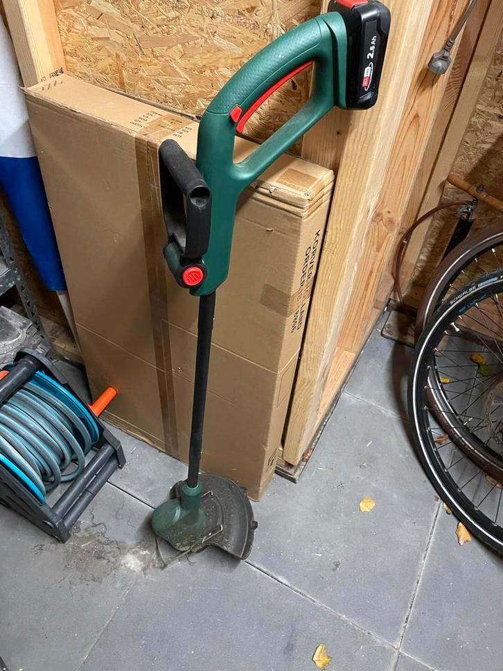 Bosch Kantenmaaier Accu + Lader, Tuin en Terras, Grastrimmers, Gebruikt, Accu, Minder dan 10 cm, Ophalen