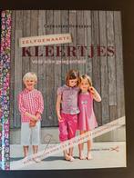 Catharine Deweerdt - Zelfgemaakte kleertjes, Ophalen of Verzenden, Zo goed als nieuw, Catharine Deweerdt