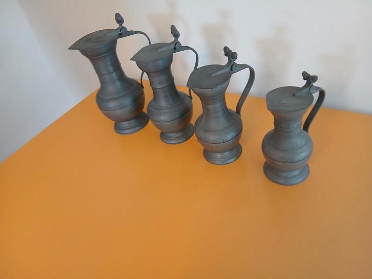 Set van 4 antieke tinnen kannetjes / schenk-kannetjes, Antiek en Kunst, Antiek | Tin, Ophalen of Verzenden