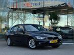 BMW 3-serie 318i High Executive Automaat Clima 2018 Leer NAP, Automaat, Zwart, Bedrijf, 3 cilinders