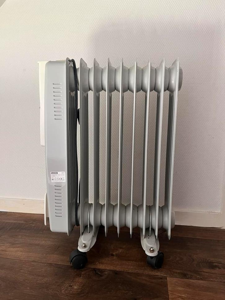 Handson elektrische radiator olie gevuld, Doe-het-zelf en Verbouw, Verwarming en Radiatoren, Zo goed als nieuw, Radiator, 800 watt of meer