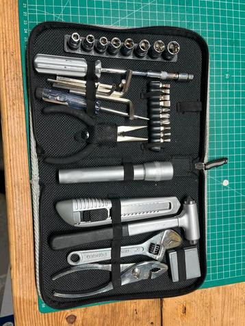 Gereedschapsetje  beschikbaar voor biedingen