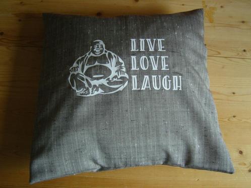 Kussenhoes met quote Live Love Laugh & Boeddha Budha, Huis en Inrichting, Woonaccessoires | Kussens, Nieuw, Overige kleuren, Vierkant