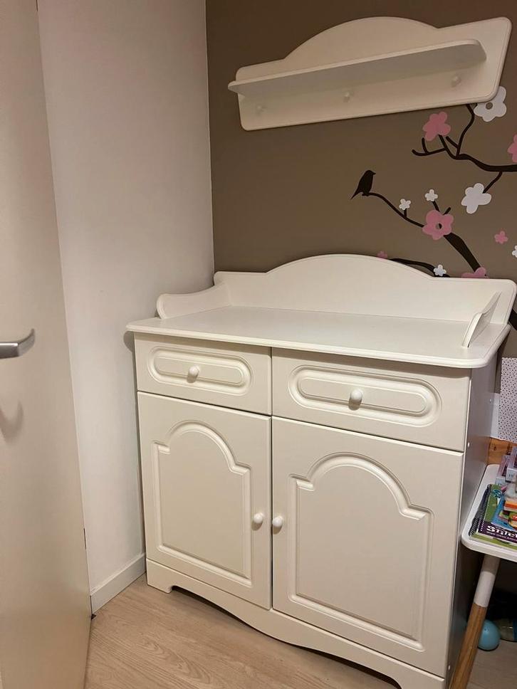 Mooie Commode inclusief wandrek, Kinderen en Baby's, Kinderkamer | Commodes en Kasten, Zo goed als nieuw, Commode, 90 tot 105 cm