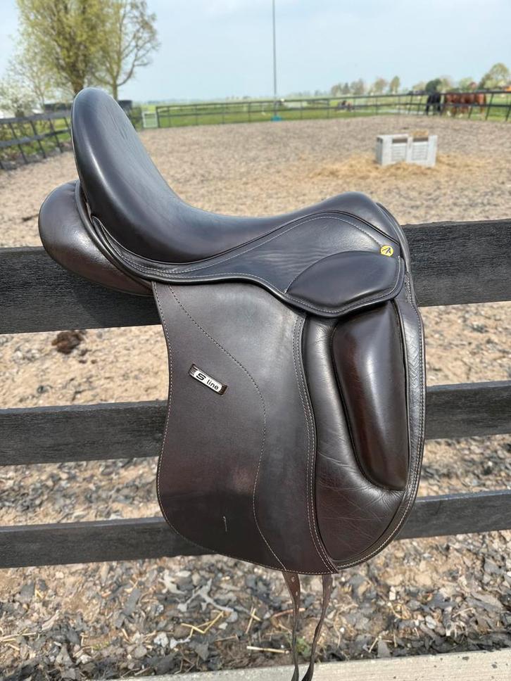 Anatomica cygnus bruin dressuur zadel 17,5 inch, Dieren en Toebehoren, Paarden en Pony's | Zadels, Zo goed als nieuw, Dressuur
