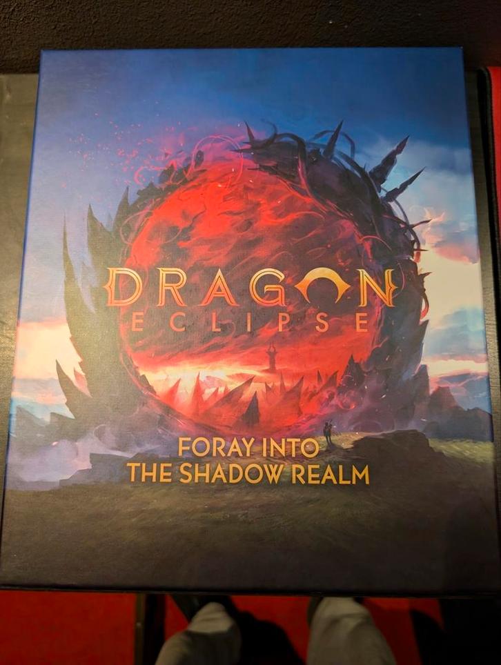 Dragon Eclipse - Foray into the shadow realm, Hobby en Vrije tijd, Gezelschapsspellen | Bordspellen, Nieuw, Ophalen of Verzenden