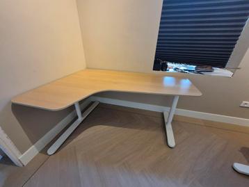 1 hoek bureau beschikbaar voor biedingen