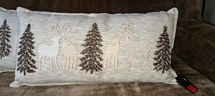 2 Mooie Kerstkussens Colmore Geborduurd, Huis en Inrichting, Woonaccessoires | Kussens, Nieuw, Beige, Rechthoekig, Ophalen